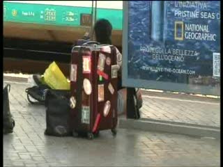 TRENO SOPPRESSO, A PISA IN TAXI: PAGA TRENITALIA