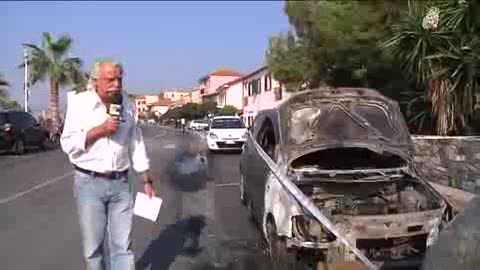 IN FIAMME NELLA NOTTE CINQUE AUTO DI TURISTI NEL PONENTE