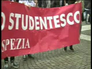 LA SPEZIA, SCIOPERO SCUOLA: SIT-IN SOTTO LA PREFETTURA