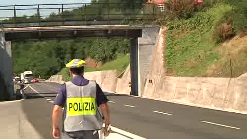 POLIZIA, MANCANO 400 AGENTI E AUTO CON 250 MILA CHILOMETRI