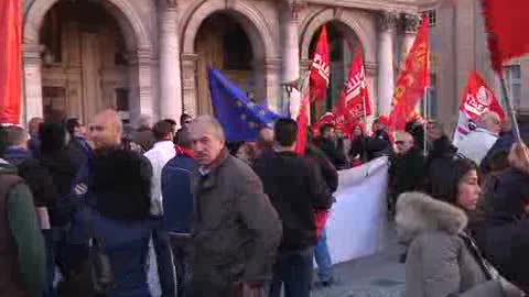 IN MIGLIAIA IN PIAZZA PER LO SCIOPERO DELLA CGIL