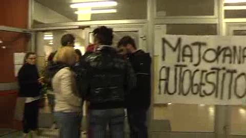 LA CRISI A 18 ANNI, LA PROTESTA DEGLI STUDENTI