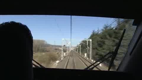 TRENO FRECCIA BIANCA DIMENTICA FERMATA E FA RETROMARCIA