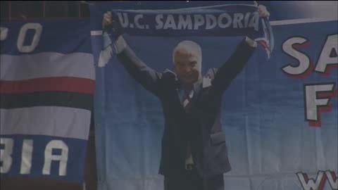 L'OMAGGIO DEI TIFOSI DELLA SAMP AL PRESIDENTE GARRONE