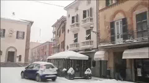 NEVE, MEZZI DI TRAVERSO SUL COL DI CADIBONA