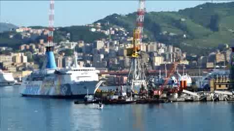 Nave abbatte torre piloti, video amatoriale / 1