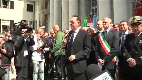 MANIFESTAZIONE A GENOVA, IL MINUTO DI SILENZIO