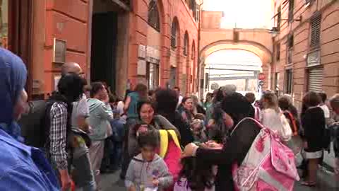 PROTESTA COLORATA DEGLI STUDENTI DELLA SCUOLA GARAVENTA