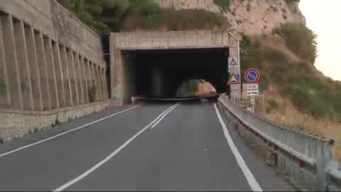 FRANA SULL'AURELIA, LA STRADA RESTA CHIUSA