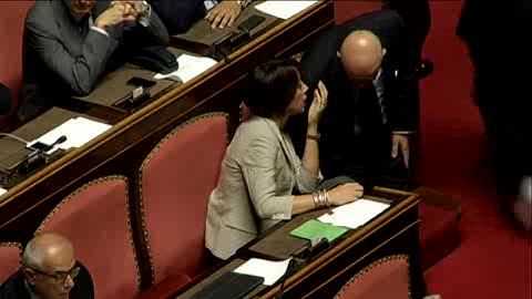 LETTA,MINISTRI PDL CHI SCRIVE SMS CHI NON TROVA POSTO