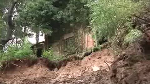 STRADA VERSO BORZONASCA, CASA IN BILICO SU FRANA