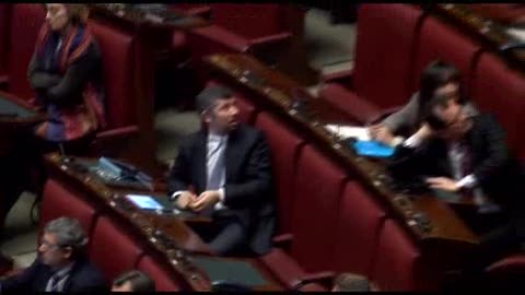 GOVERNO, BAGARRE IN AULA PD-M5S: 