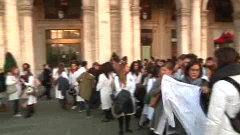 ARRIVA IN PIAZZA LA PROTESTA DEI MEDICI SPECIALIZZANDI