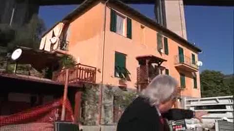 FRANE, SPROFONDA STRADA E RISTORANTE A SANREMO