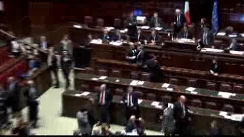 BAGARRE GRILLINI BLOCCA VOTAZIONE IN AULA