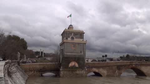 LE IMMAGINI DEL TEVERE IN PIENA DA PONTE MILVIO