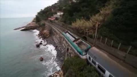 TRENO DERAGLIATO, LE IMMAGINI RIPRESE DAL DRONE