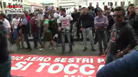 PIAGGIO, LAVORATORI IN CORTEO: 