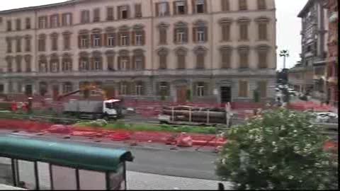 A LA SPEZIA SI PROCEDE AL TAGLIO DEI PINI IN PIAZZA VERDI 