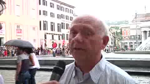 STREET PARADE A GENOVA, PUTTI E BRUNO IN PIAZZA