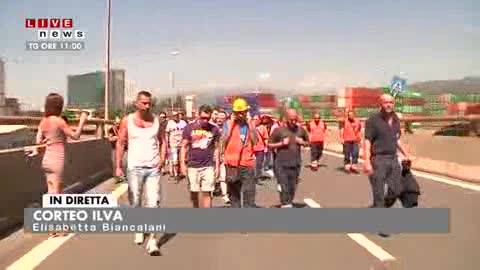 ILVA, NO ALLA QUATTORDICESIMA: CORTEO DEI LAVORATORI