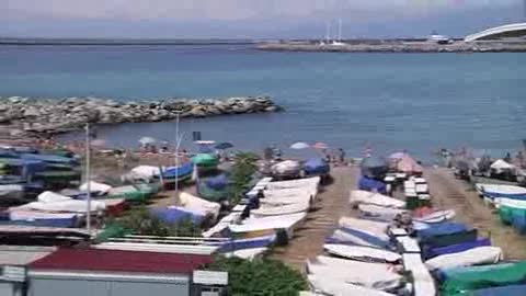 PRIMA DOMENICA ESTIVA SULLE SPIAGGE GENOVESI