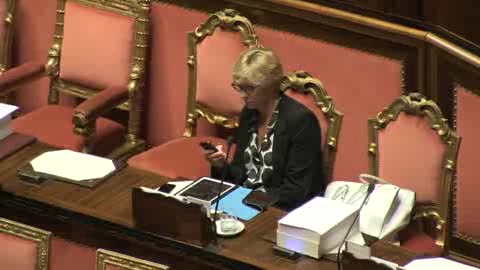 RIFORME, CONTESTATO IL MINISTRO BOSCHI IN AULA