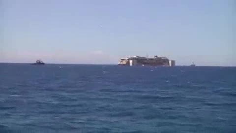 LA COSTA CONCORDIA IN VIAGGIO VERSO GENOVA IN MARE APERTO