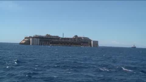 COSTA CONCORDIA, LE IMMAGINI DEL PRIMO GIORNO DI NAVIGAZIONE