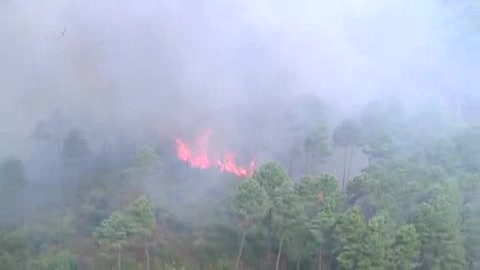 LA SPEZIA, INCENDIO A PITELLI: SUPER LAVORO PER I VIGILI DEL FUOCO