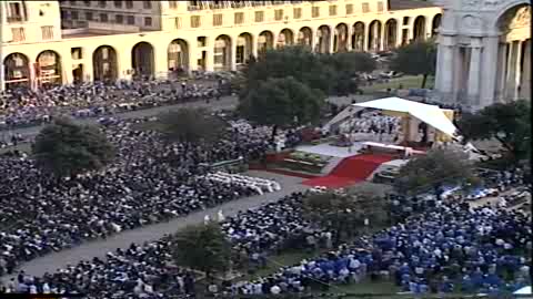 Santa Messa di Giovanni Paolo Secondo in Piazza della Vittoria a Genova - Parte 1