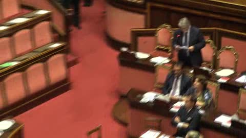 Jobs act, Movimento 5 stelle contesta il ministro Poletti in aula