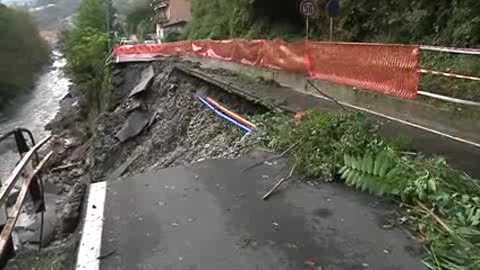 Alluvione, strada interrotta a Serra Riccò: tre frazioni isolate