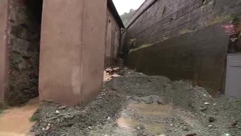 Alluvione, Rossiglione Inferiore: la strada diventa un fiume di fango