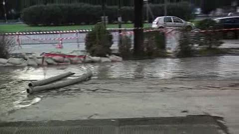 Corte Lambruschini, ancora centinaia di auto imprigionate per l'alluvione