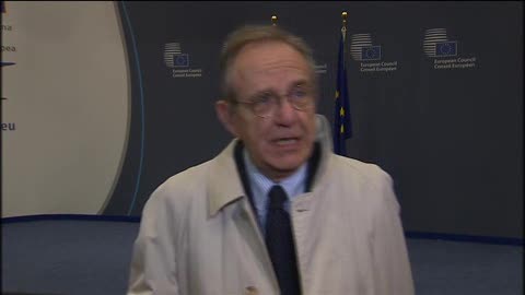 Padoan: "Massima stima per Draghi"