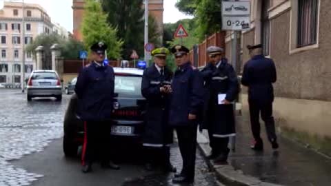 Maltempo a Roma, crolla parte del muro di Porta Pia