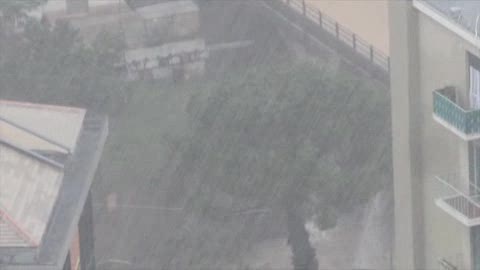 Allagato del tutto il ponte di Via Tanini a Borgoratti 