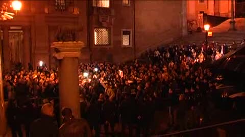 Mafia Capitale, la protesta dei cittadini in Campidoglio