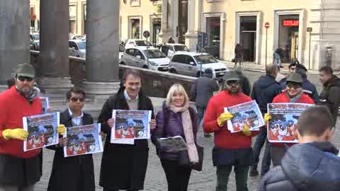 Sit in dei Verdi vestiti da banda Bassotti contro la mafia