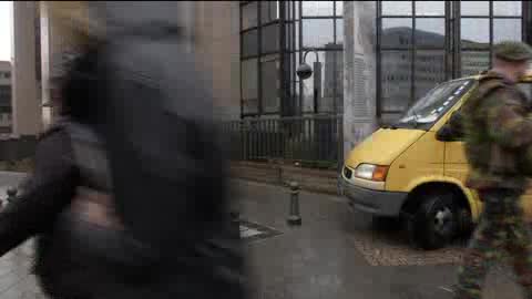 Terrorismo, militari presidiano le istituzioni europee a Bruxelles (immagini)