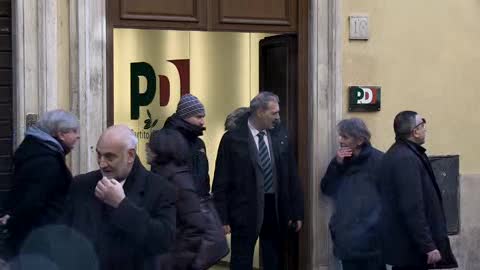 Consultazioni per il Quirinale, l'attesa in via del Nazareno (immagini)