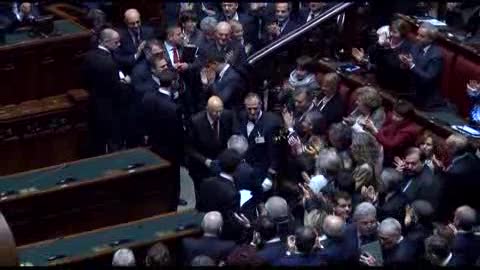 Quirinale, standing ovation per Napolitano in Aula 