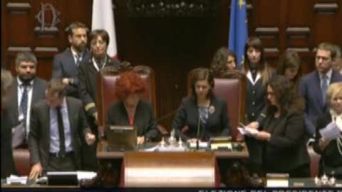 Mattarella è il nuovo presidente della Repubblica: l'applauso di Montecitorio 