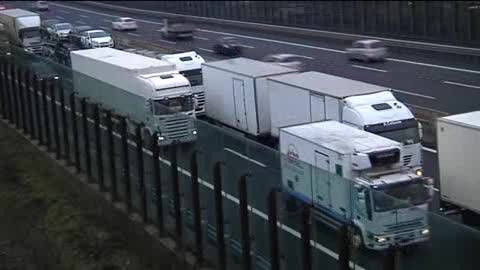 Maltempo in Toscana, lunghe code di tir in autostrada