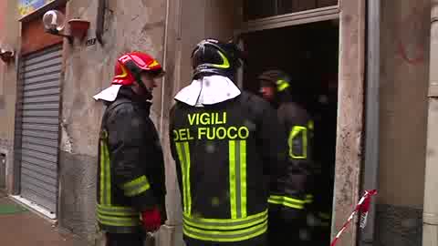 Incendio a Rivarolo, 10 famiglie evacuate e 5 intossicati 