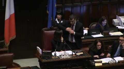 Riforme, aula di Montecitorio semi deserta a inizio seduta (immagini)