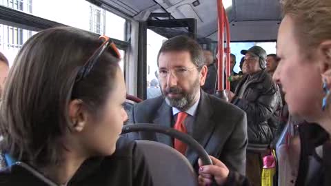 Marino cicerone a Roma sugli autobus con le turiste 