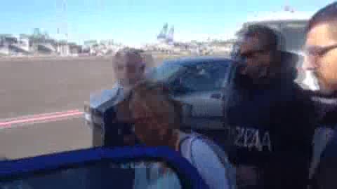 Arrestata a Santo Domingo Maddof in gonnella, truffe per 35 milioni: le immagini