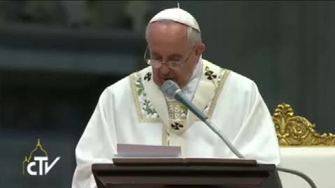 Papa scherza coi sacerdoti: 